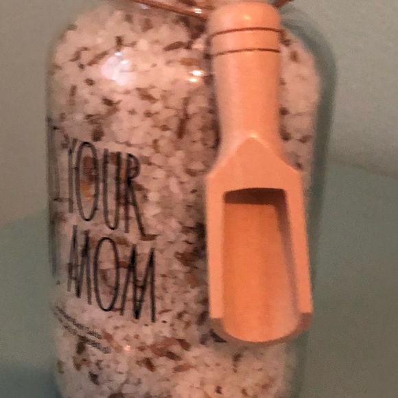 Rae Dunn Scented Bath Salts Jar “IT’S YOUR DAY MOM”.  23.9 oz
NEW! - Picture 3 of 3